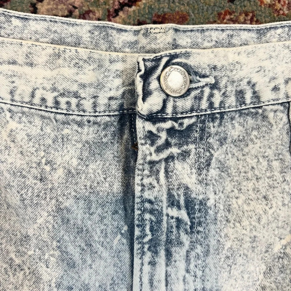 Vintage Wrangler Bleach Wash Mom Shorts - Picture 5 of 7